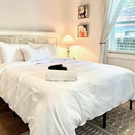 Treehouse Is A Quaint 2 Bedroom In An Up-And-Coming Part Of Town, Pet Friendly With Fenced Yard And Lounge Area That Is Close To Downtown Tampa Ngoại thất bức ảnh