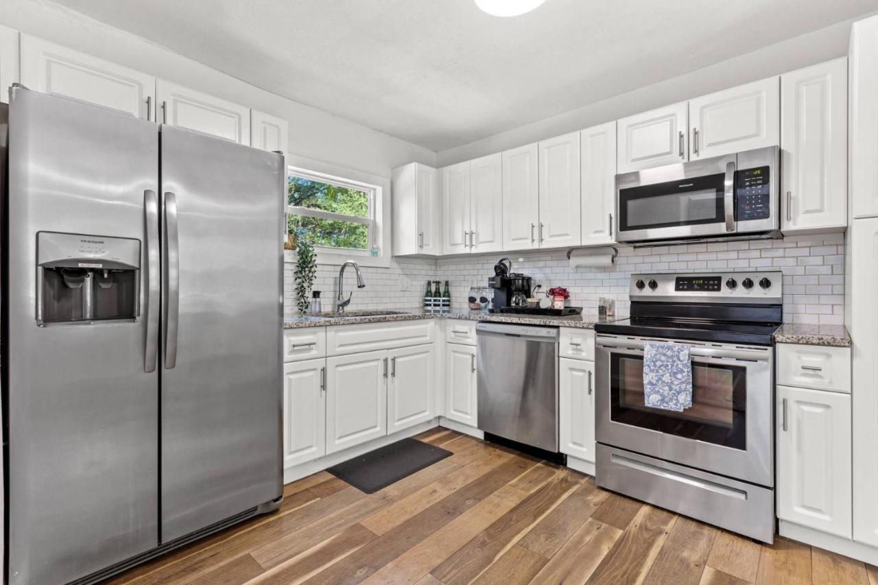 Treehouse Is A Quaint 2 Bedroom In An Up-And-Coming Part Of Town, Pet Friendly With Fenced Yard And Lounge Area That Is Close To Downtown Tampa Ngoại thất bức ảnh