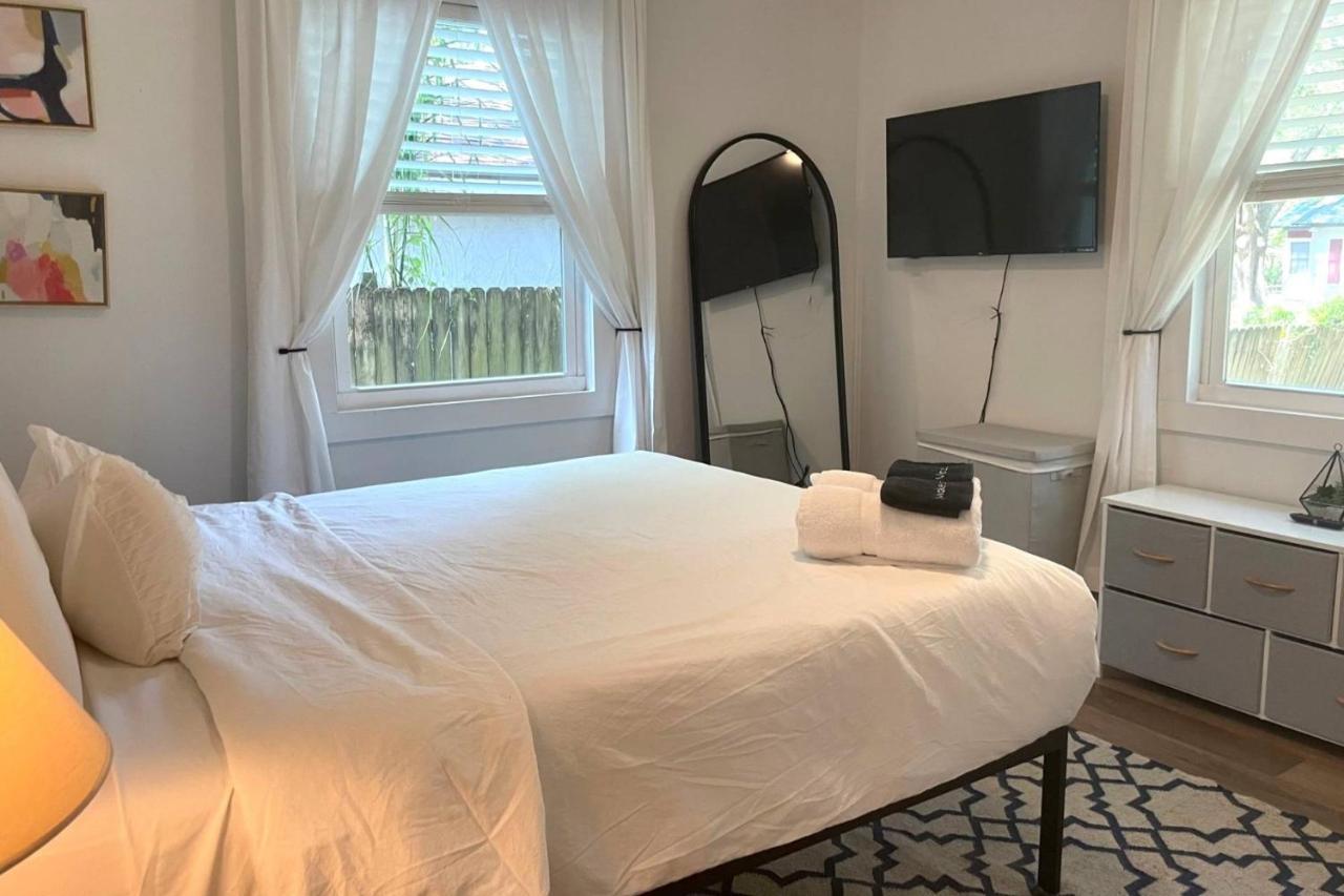 Treehouse Is A Quaint 2 Bedroom In An Up-And-Coming Part Of Town, Pet Friendly With Fenced Yard And Lounge Area That Is Close To Downtown Tampa Ngoại thất bức ảnh