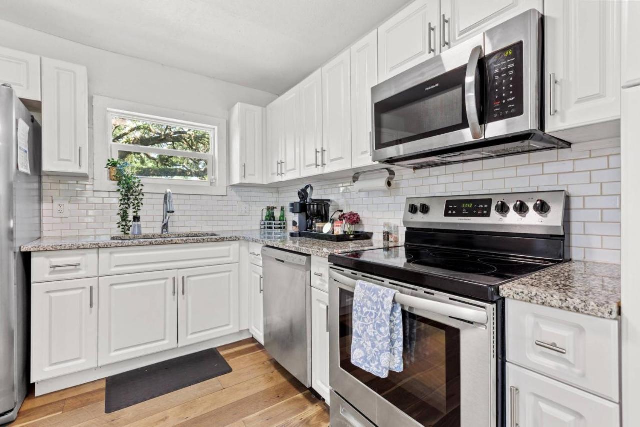 Treehouse Is A Quaint 2 Bedroom In An Up-And-Coming Part Of Town, Pet Friendly With Fenced Yard And Lounge Area That Is Close To Downtown Tampa Ngoại thất bức ảnh