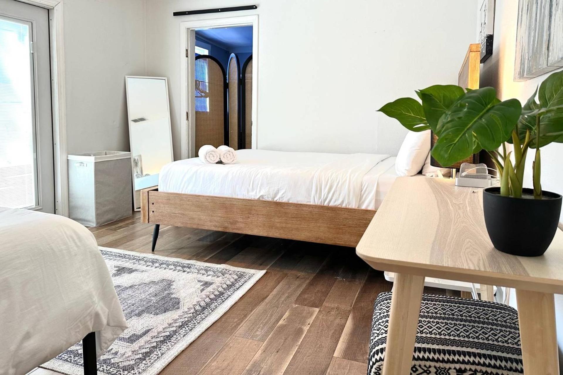 Treehouse Is A Quaint 2 Bedroom In An Up-And-Coming Part Of Town, Pet Friendly With Fenced Yard And Lounge Area That Is Close To Downtown Tampa Ngoại thất bức ảnh
