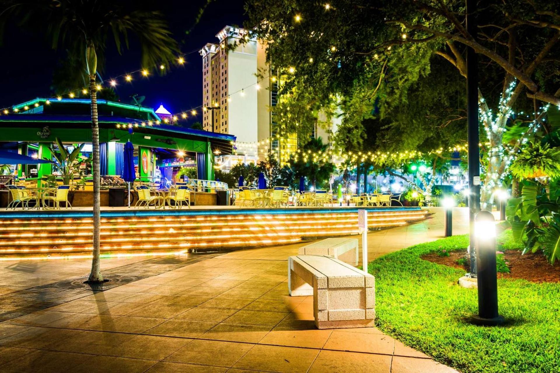 Treehouse Is A Quaint 2 Bedroom In An Up-And-Coming Part Of Town, Pet Friendly With Fenced Yard And Lounge Area That Is Close To Downtown Tampa Ngoại thất bức ảnh